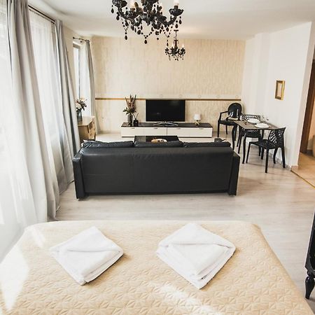 Zara Luxury Apartments The Absolute Center Of Žilina Buitenkant foto